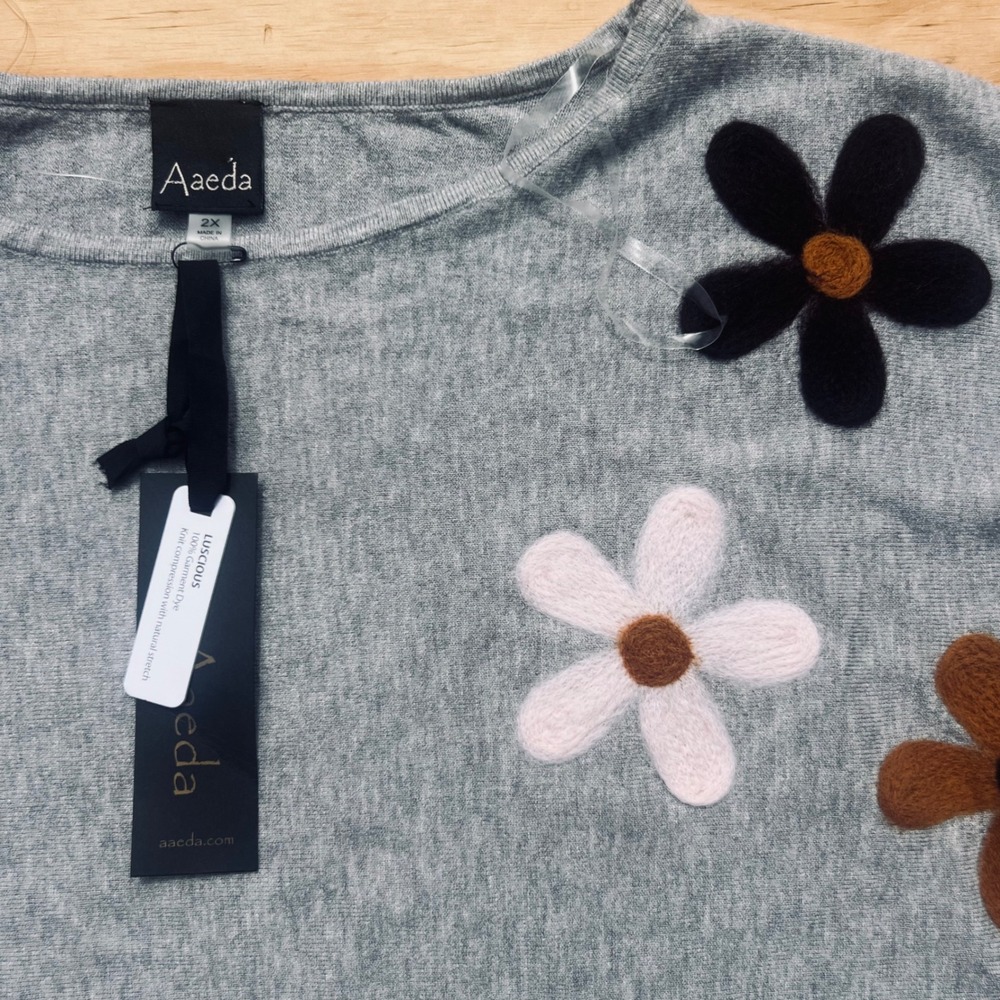 Aaeda Luscious Gray Knit Floral Applique Dolman Sleeve Top 2X NEW